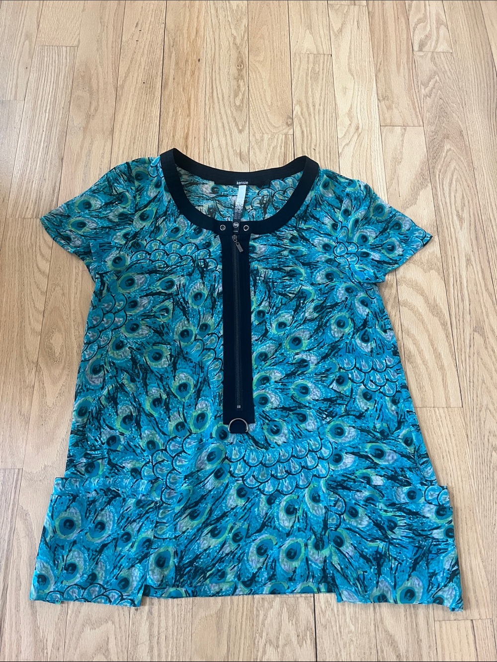 Kensie turquoise black & green peacock feather print top Size M